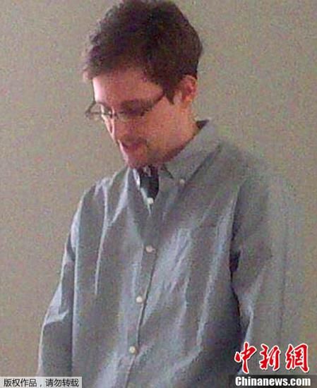 據(jù)外媒報道，美國“棱鏡”監(jiān)控計劃泄密者愛德華·斯諾登于莫斯科時間7月12日在莫斯科謝列梅捷沃機場與多