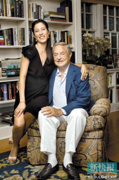 索羅斯及其未婚妻多美子。