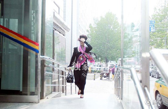 2013年7月22日，李某輪奸案庭前會議在海淀某法庭舉行，現(xiàn)場有大批媒體等候。