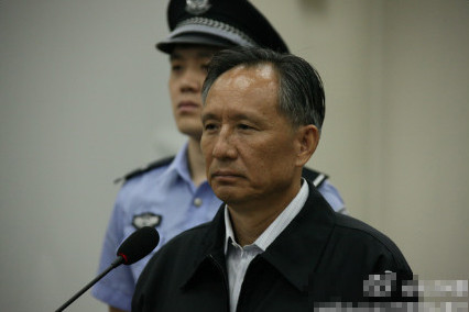 庭審現(xiàn)場的張曙光。