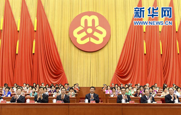 習(xí)近平、李克強(qiáng)、張德江、俞正聲、劉云山、王岐山、張高麗等在主席臺(tái)就座，祝賀大會(huì)召開(kāi)。