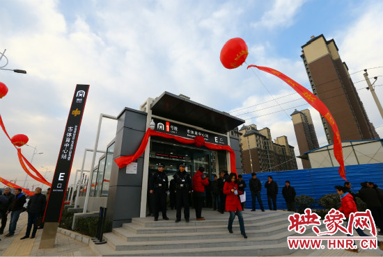 12月28日，上午9點(diǎn)，鄭州地鐵1號(hào)線開通儀式在是體育中心站舉行！