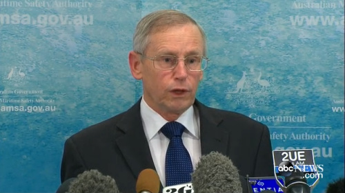 澳大利亞海事局官員正在介紹關(guān)于馬航失聯(lián)客機的搜索情況。