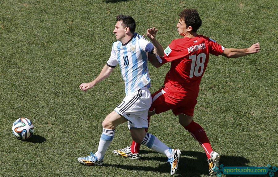 高清圖:世界杯阿根廷戰(zhàn)瑞士 梅西遭遇嚴密圍堵 高清圖:世界杯阿根廷戰(zhàn)瑞士 梅西遭遇嚴密圍堵