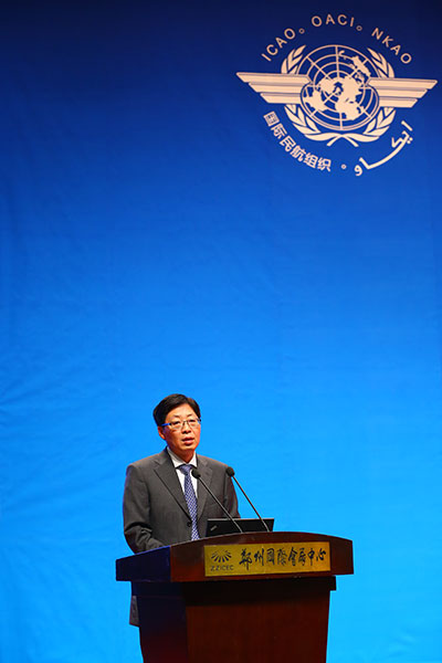 中國(guó)民用航空局副局長(zhǎng)王志清表示,隨著我國(guó)產(chǎn)業(yè)結(jié)構(gòu)調(diào)整的步伐加快,大量制造型企業(yè)由東南沿海轉(zhuǎn)移到中部和 中國(guó)民用航空局副局長(zhǎng)王志清表示,隨著我國(guó)產(chǎn)業(yè)結(jié)構(gòu)調(diào)整的步伐加快,大量制造型企業(yè)由東南沿海轉(zhuǎn)移到中部和