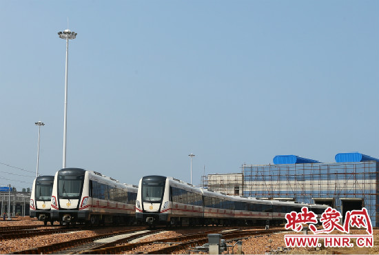 選擇地鐵出行，已經(jīng)是不少鄭州市民的首選