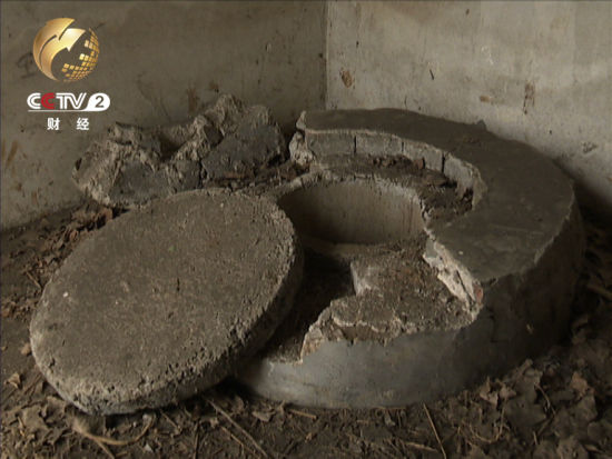 2013年一場(chǎng)嚴(yán)重的干旱席卷馬振撫鄉(xiāng)村里的井卻打不出水來(lái)村民們種植的水稻損失嚴(yán)重 2013年一場(chǎng)嚴(yán)重的干旱席卷馬振撫鄉(xiāng)村里的井卻打不出水來(lái)村民們種植的水稻損失嚴(yán)重