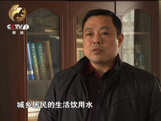 王有安告訴記者由于連續(xù)三年干旱虎山水庫(kù)的水也在逐步遞減只得先保障城鄉(xiāng)居民的生活飲用水 王有安告訴記者由于連續(xù)三年干旱虎山水庫(kù)的水也在逐步遞減只得先保障城鄉(xiāng)居民的生活飲用水