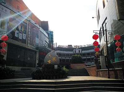 六井孔主打餐飲娛樂項目，泉州一些官員認為這與文化創(chuàng)意產(chǎn)業(yè)難有關(guān)聯(lián)。