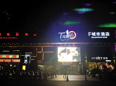 徐鋼在泉州市委書記任上將與他交往密切的商人引入泉州古城區(qū)開發(fā)文化創(chuàng)意產(chǎn)業(yè)。