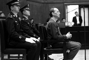 昨天，北京市二中院公開審理了劉軍誼受賄案，現場有上百人參加旁聽。首席攝影記者 吳寧/攝