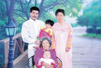 徐純合與家人合影。徐純合微博截圖