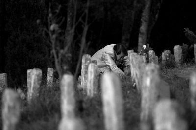 11月5日，祭奠者在騰沖遠(yuǎn)征軍國殤墓園獻(xiàn)花。京華時報(bào)記者 潘之望 攝