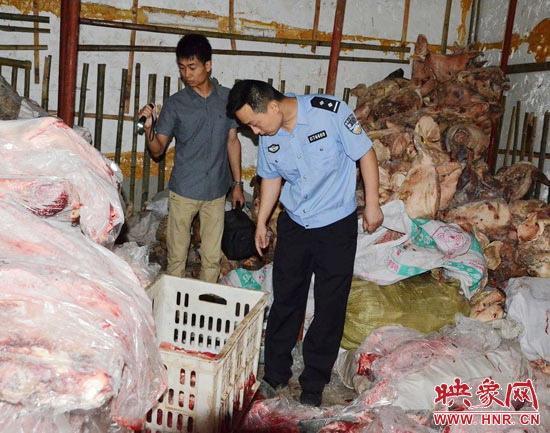 西平警方保衛(wèi)餐桌安全開展地毯式大排查大行動 西平警方保衛(wèi)餐桌安全開展地毯式大排查大行動