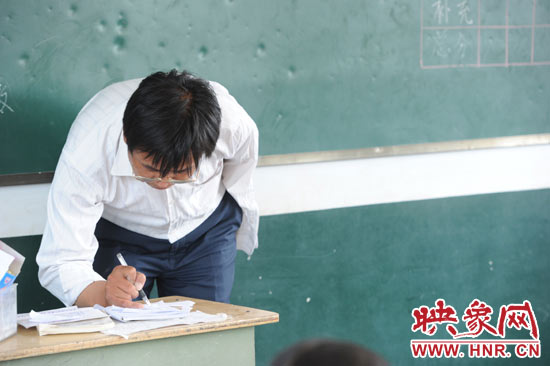 圖為王格現(xiàn)在課堂上。