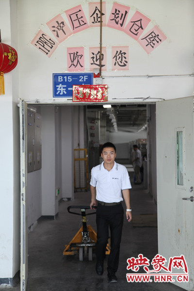 深入生產(chǎn)一線，真實(shí)體驗(yàn)工友的生產(chǎn)環(huán)境