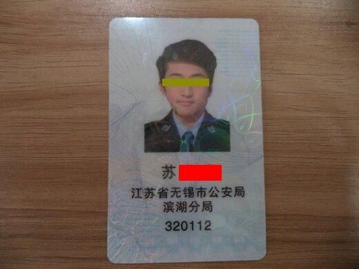 男子制作假經(jīng)查證在酒吧執(zhí)法。