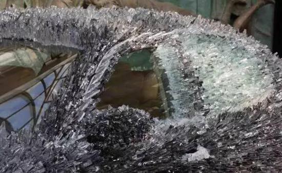 驚！車主用玻璃渣改裝瑪莎拉蒂