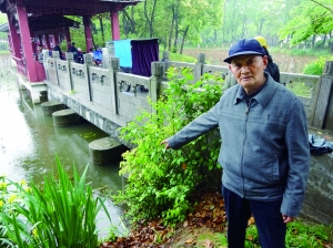 商老說(shuō)，他就是在這兒把孩子拽上岸的