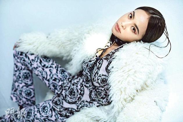 蔡依林的新歌高唱要勇敢做自己，沒(méi)想到MV卻鬧出風(fēng)波。