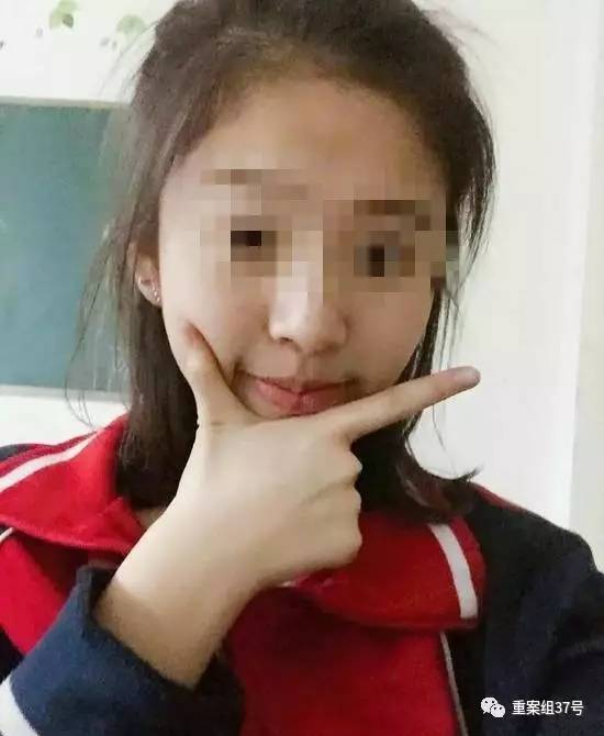 17歲高中男生教室里掐死女同學(xué)，被訴故意殺人和強(qiáng)奸