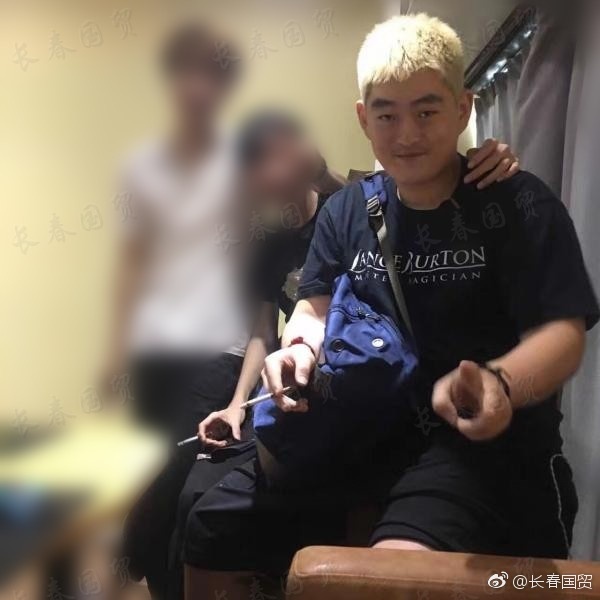 趙本山兒子近照曝光 滿頭黃發(fā)長(zhǎng)相似老爸 趙本山兒子近照曝光 滿頭黃發(fā)長(zhǎng)相似老爸