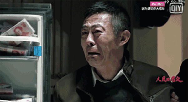 查案人員搜出的2.3億現(xiàn)金，從銀行運(yùn)來十二臺點(diǎn)鈔機(jī)，竟然燒壞了六臺。