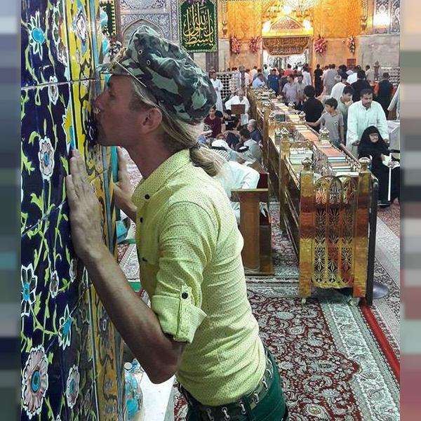 金發(fā)男模疑因長太帥被亂刀砍死 生前正準備選美