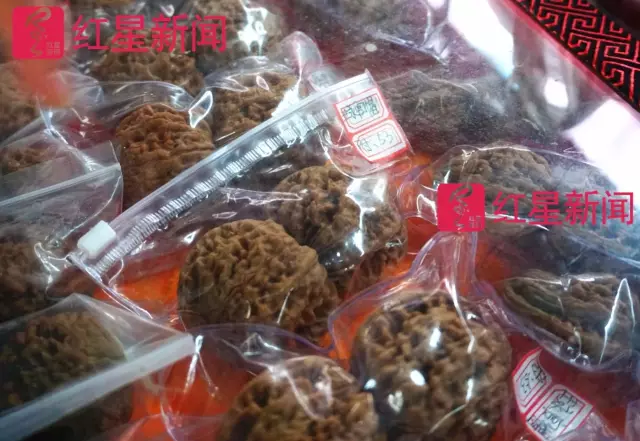 文玩核桃遇冷由幾萬(wàn)一對(duì)降到5元沒(méi)人要？商戶否認(rèn)