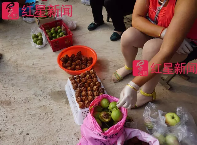 文玩核桃遇冷由幾萬(wàn)一對(duì)降到5元沒(méi)人要？商戶否認(rèn)