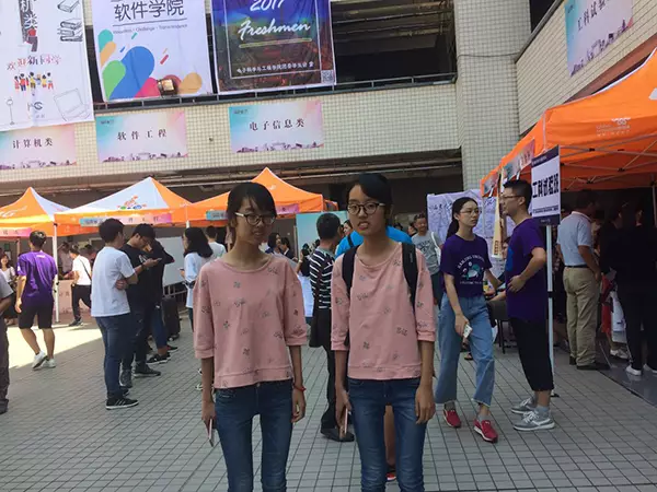 雙胞胎姐妹花劉玲馨、劉玲潔。