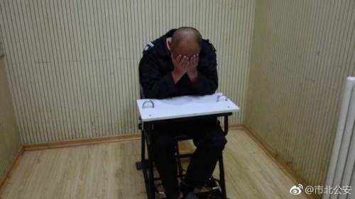  打人男子。圖片來(lái)源：青島市公安局市北分局官方微博