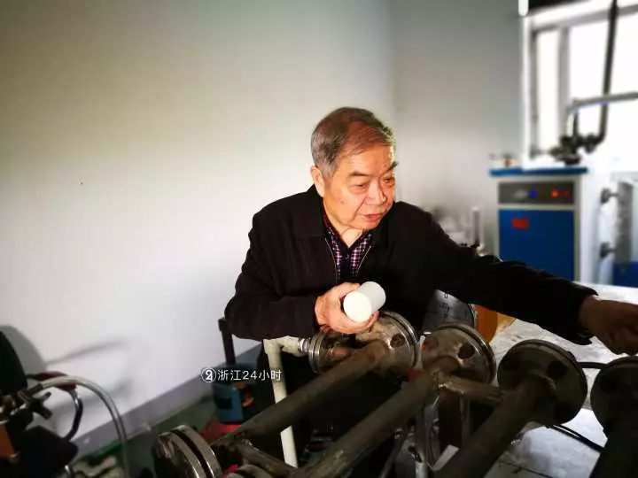 老爸虧100萬(wàn)!女兒又拿300萬(wàn)支持他夢(mèng)想:這錢花得值 老爸虧100萬(wàn)!女兒又拿300萬(wàn)支持他夢(mèng)想:這錢花得值