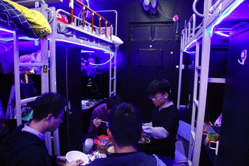 用人臉識別的技術(shù)，防火防盜防宿管。宿管一來，就可以自動(dòng)發(fā)起警報(bào)