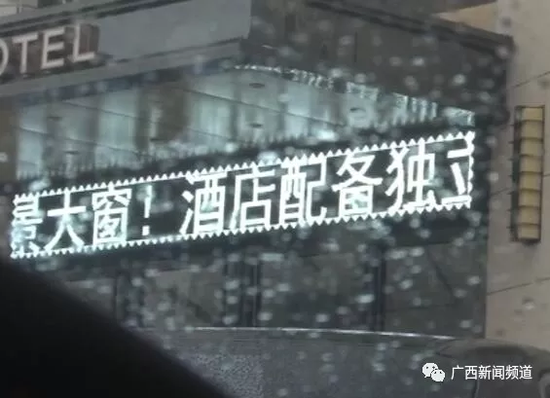 于是，民警將這一情況匯報給指揮中心，請求120醫(yī)護(hù)人員到達(dá)現(xiàn)場急救。