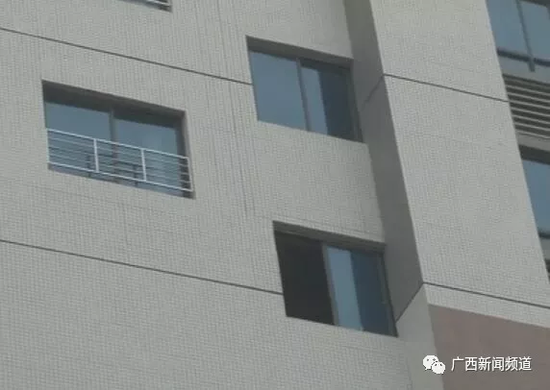 12日上午，經(jīng)過醫(yī)院治療后，女子華某已經(jīng)清醒，并能開口說話。華某對民警說：