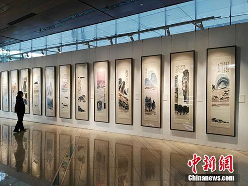 齊白石作品《山水十二條屏》在北京展出。<a target='_blank'  _fcksavedurl='http://www.chinanews.com/' _fcksavedurl='http://www.chinanews.com/' >中新網(wǎng)</a>記者 宋宇晟 攝