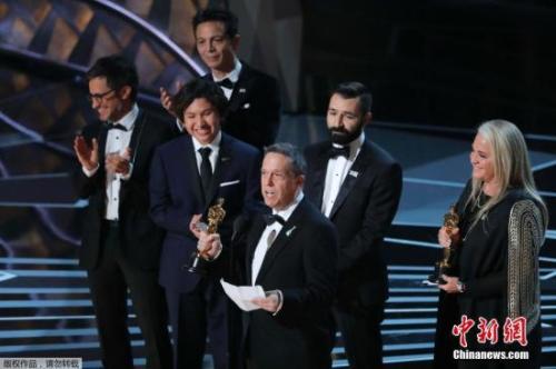 《尋夢環(huán)游記》獲最佳動畫長片。主創(chuàng)說表示《尋夢環(huán)游記》證明了藝術(shù)能跨越種族，傳播到全世界。