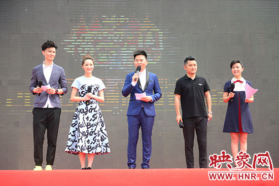 電視臺主持人與電臺主播搭檔主持，讓人耳目一新