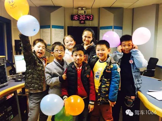 我們不光要成為銀行家，還要當(dāng)主持人！跟著子楊姐姐參觀河南電臺直播間！