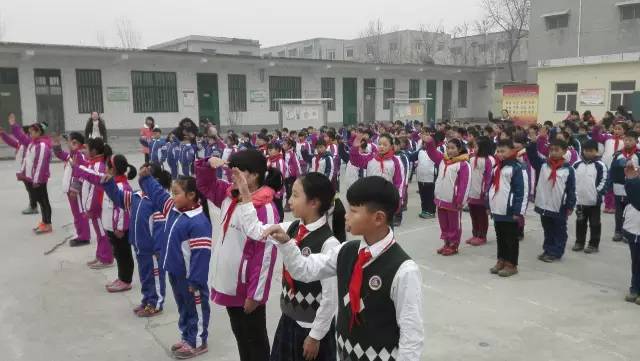 關(guān)愛(ài)留守兒童送溫暖，帶去我們冬日的關(guān)愛(ài)