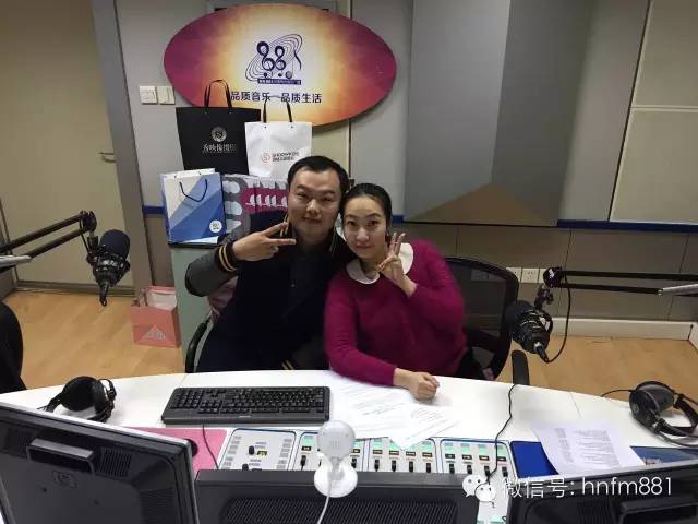 DJ子恒和小糖首先給我們送上祝福咯！