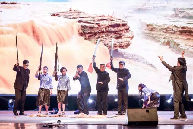 作為本場晚會的最后一個節(jié)目，《黃河大合唱》刷新你完全不一樣的體驗。