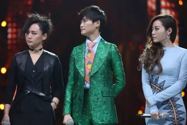 李宇春、周筆暢、張靚穎湖南臺跨年晚會同框