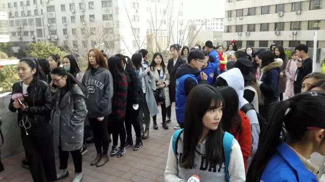 還沒開始時(shí)大家已經(jīng)開始有序排隊(duì)了，棒棒噠！