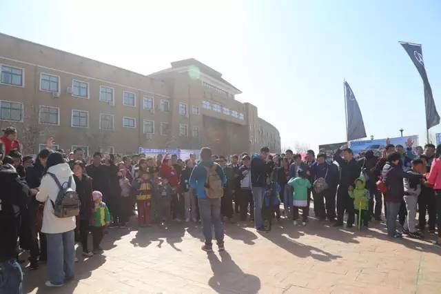 主持人胖達(dá)帶領(lǐng)魚油們進(jìn)行抽獎環(huán)節(jié)，禮物大大滴呦！