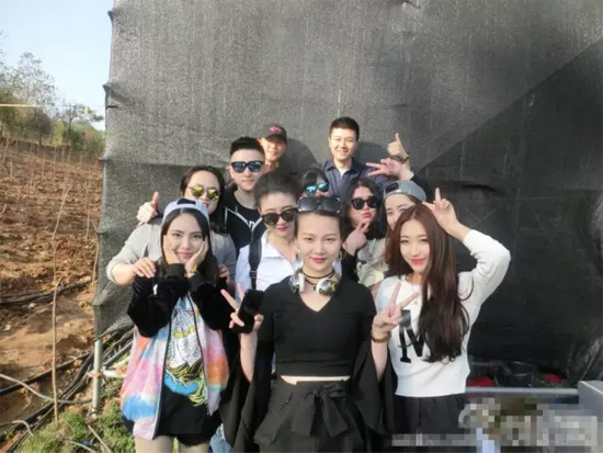 能認(rèn)出幾位超女？王佳月和其他兩位超女本周就要前往長沙咯