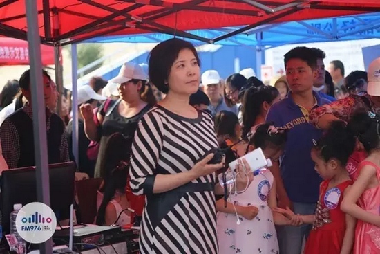 976老大木子一手手機一手對講一臉嚴(yán)肅，這是有多緊張呢？