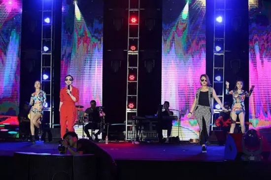 夢茹、怡璐《路燈下的小姑娘》