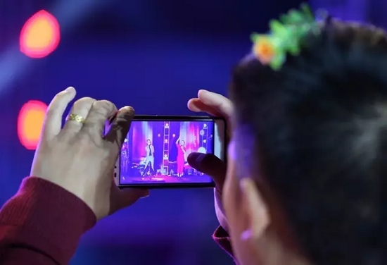 夢茹、怡璐《路燈下的小姑娘》